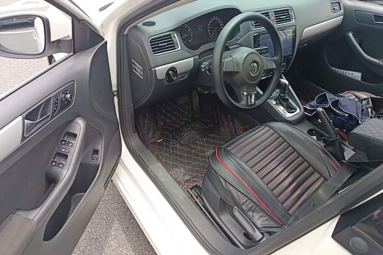 Used Volkswagen Sagitar 2012 1.6L Automatic Comfort Edition Driver Seat