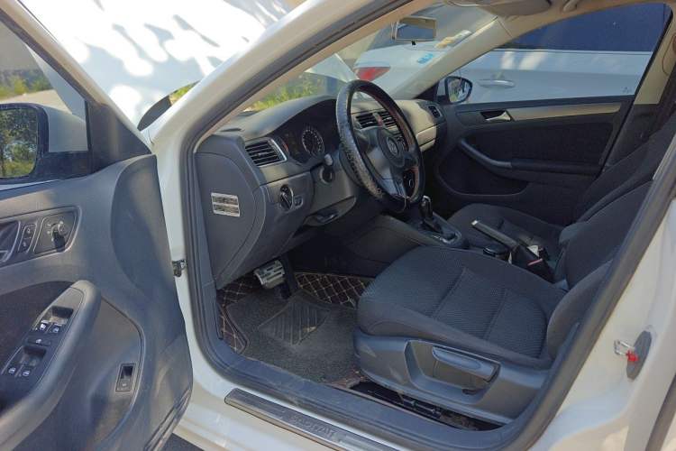 Used Volkswagen Sagitar 2012 1.4TSI Automatic Fashion Edition Driver Seat