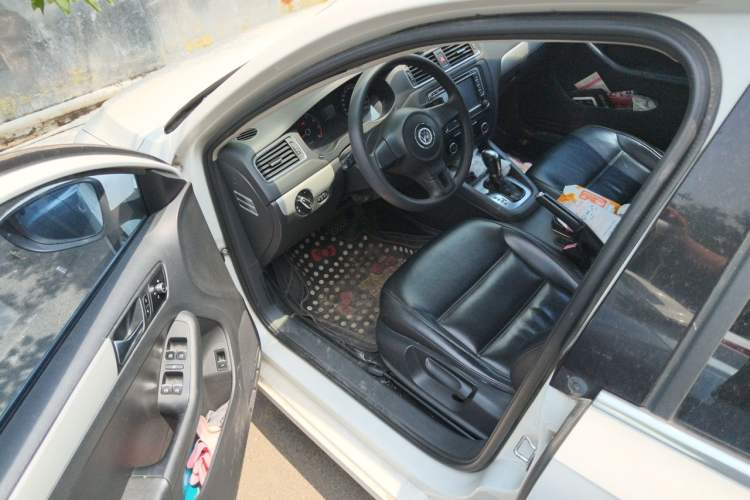 Used Volkswagen Sagitar 2012 1.6L Automatic Comfort Edition Driver Seat