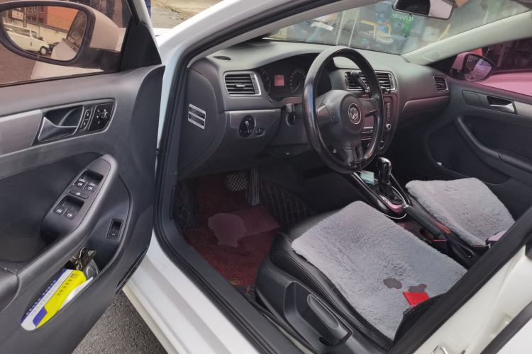 Used Volkswagen Sagitar 2012 1.6L Automatic Fashion Edition Driver Seat