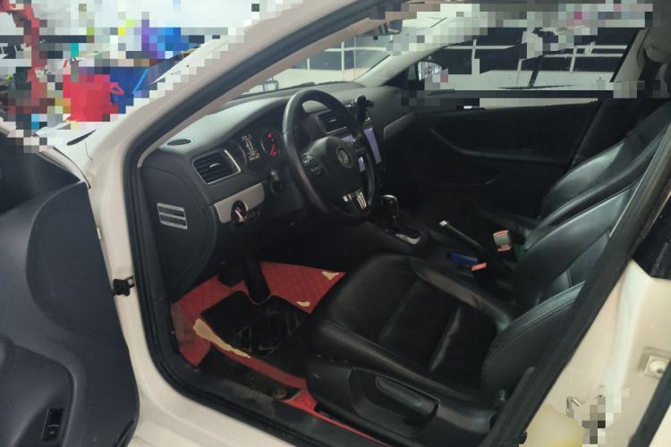 Used Volkswagen Sagitar 2012 1.4TSI Automatic Luxury Edition Driver Seat