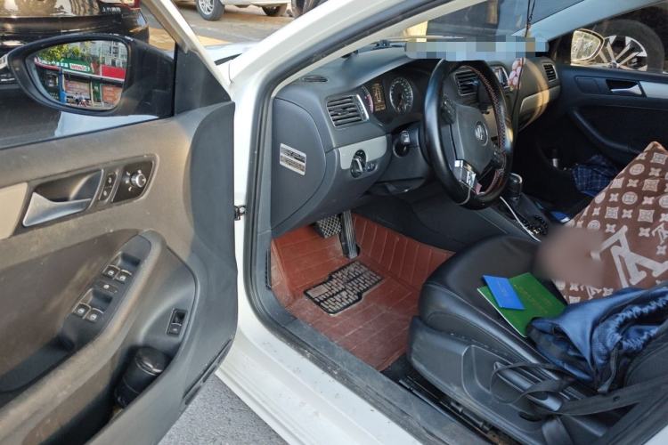 Used Volkswagen Sagitar 2012 1.4TSI Automatic Luxury Edition Driver Seat