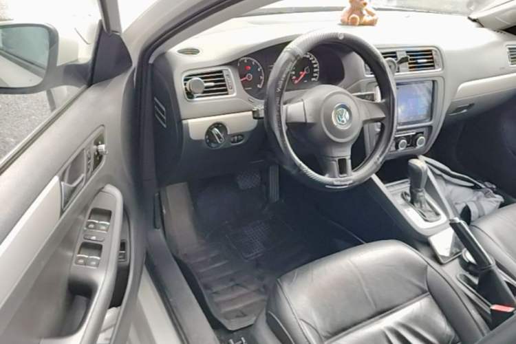Used Volkswagen Sagitar 2012 1.6L Automatic Comfort Edition Driver Seat