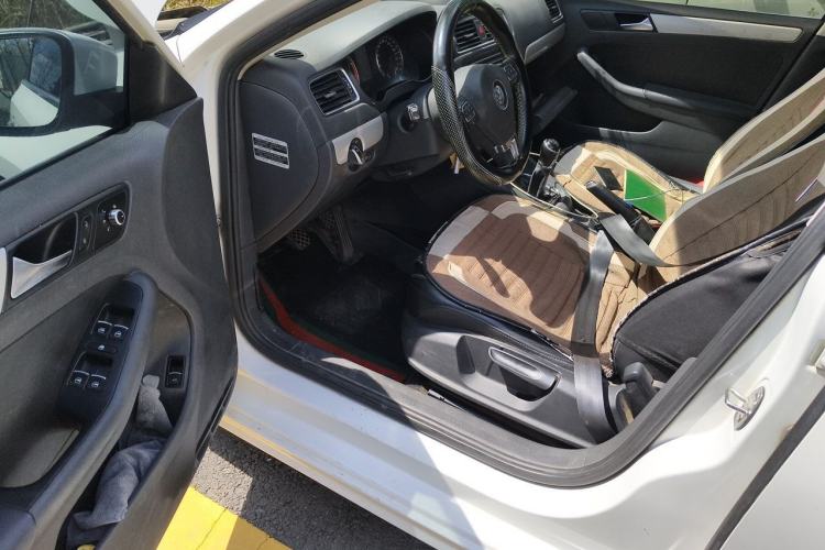 Used Volkswagen Sagitar 2012 1.4TSI Manual Luxury Model Driver Seat