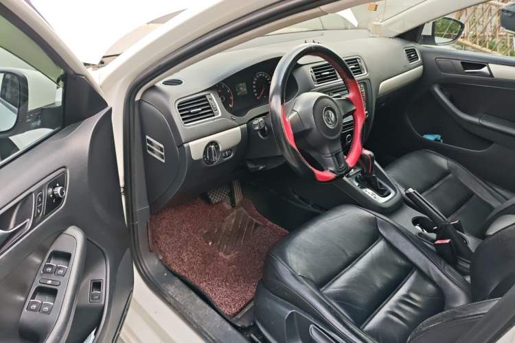 Used Volkswagen Sagitar 2012 1.6L Automatic Comfort Edition Driver Seat