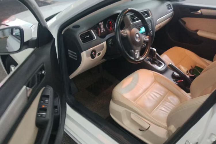 Used Volkswagen Sagitar 2012 1.4TSI Automatic Luxury Edition Driver Seat