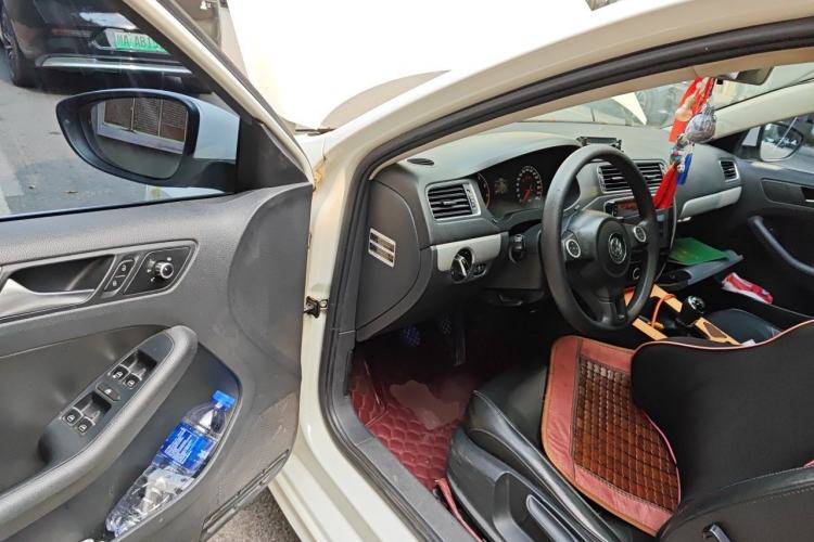 Used Volkswagen Sagitar 2012 1.6L Manual Comfort Model Driver Seat
