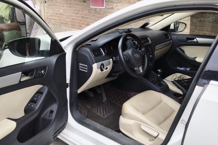Used Volkswagen Sagitar 2012 1.4TSI Manual Luxury Model Driver Seat