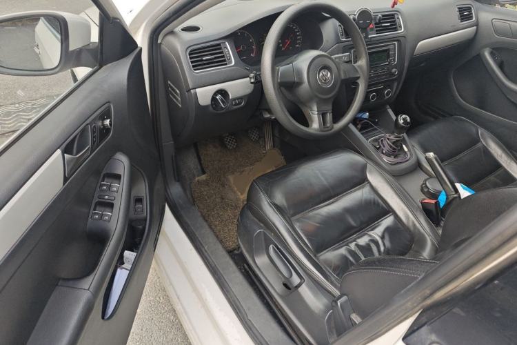Used Volkswagen Sagitar 2012 1.6L Manual Comfort Model Driver Seat