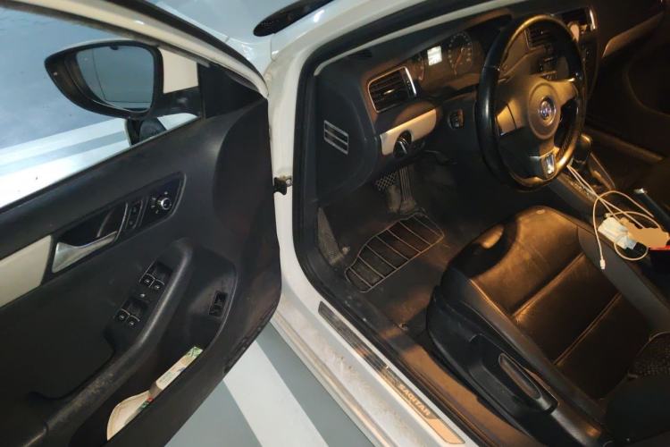Used Volkswagen Sagitar 2012 1.6L Automatic Comfort Edition Driver Seat