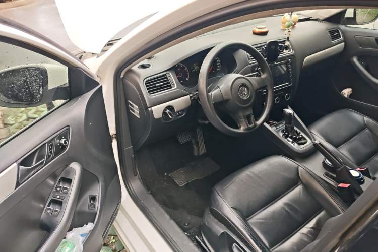 Used Volkswagen Sagitar 2012 1.6L Automatic Comfort Edition Driver Seat