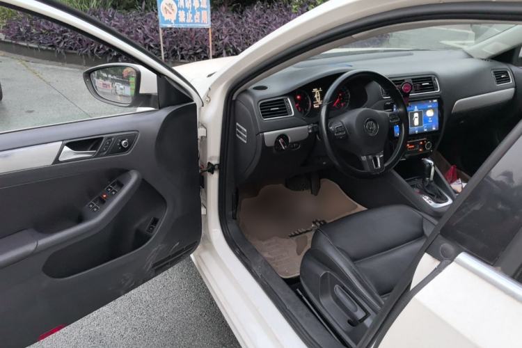 Used Volkswagen Sagitar 2012 1.4TSI Automatic Luxury Edition Driver Seat
