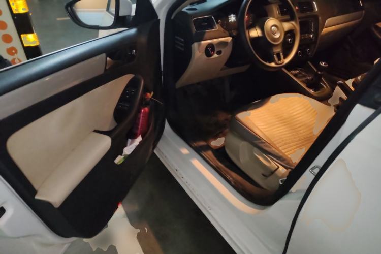 Used Volkswagen Sagitar 2012 1.6L Manual Comfort Model Driver Seat