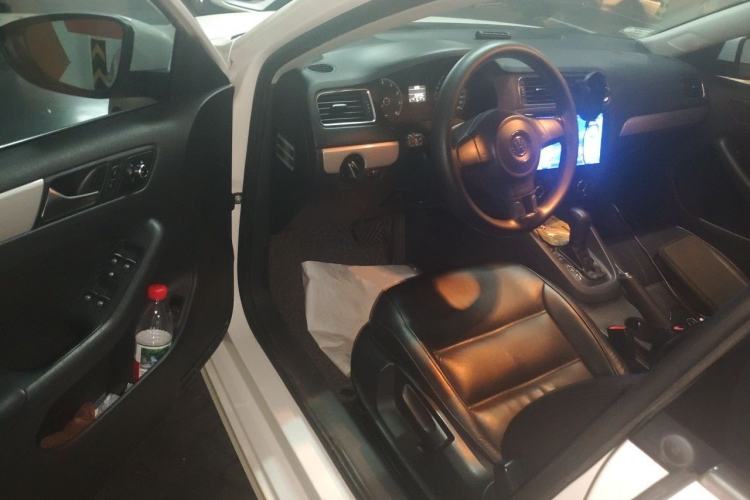 Used Volkswagen Sagitar 2012 1.6L Automatic Comfort Edition Driver Seat