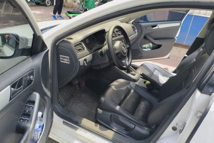 Used Volkswagen Sagitar 2012 1.6L Automatic Comfort Edition Driver Seat