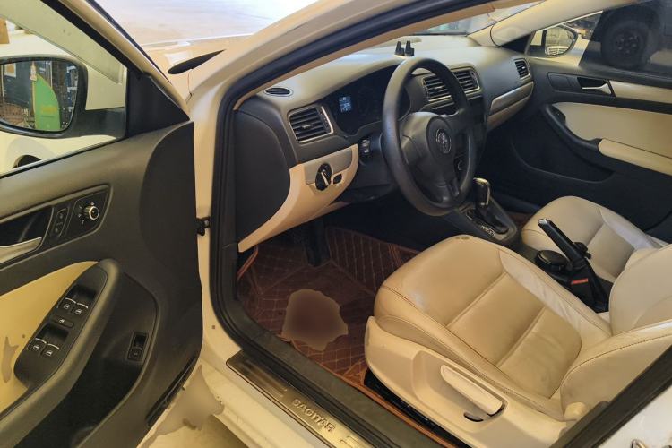 Used Volkswagen Sagitar 2012 1.6L Automatic Comfort Edition Driver Seat
