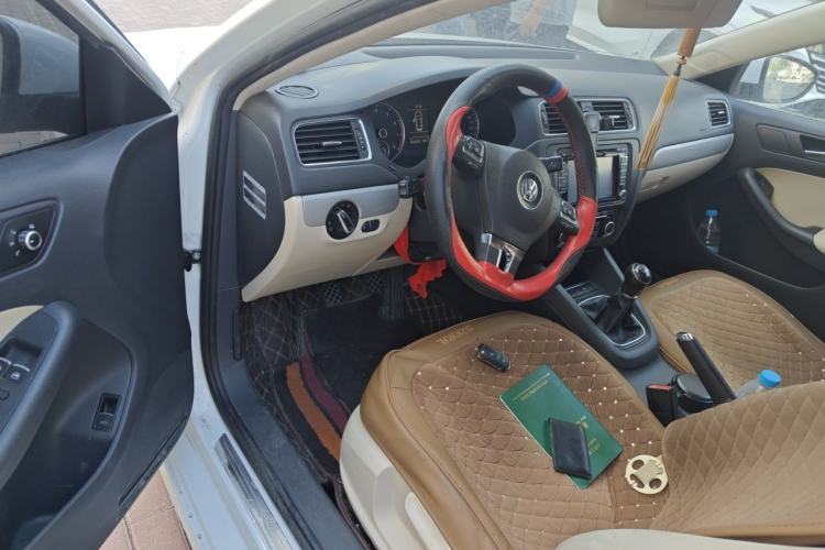 Used Volkswagen Sagitar 2012 1.4TSI Manual Luxury Model Driver Seat