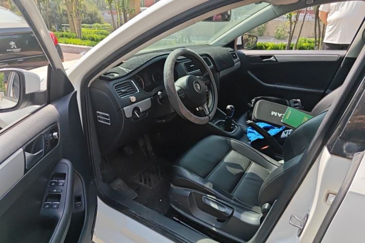 Used Volkswagen Sagitar 2012 1.4TSI Manual Luxury Model Driver Seat