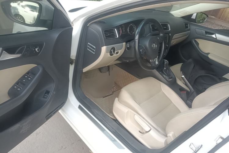 Used Volkswagen Sagitar 2012 1.4TSI Automatic Luxury Edition Driver Seat