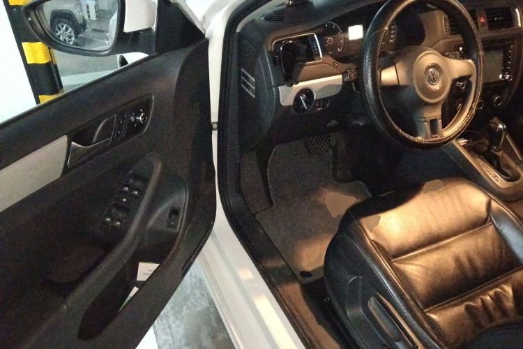 Used Volkswagen Sagitar 2012 1.6L Automatic Comfort Edition Driver Seat