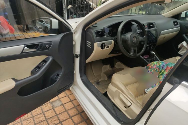 Used Volkswagen Sagitar 2012 1.6L Automatic Comfort Edition Driver Seat