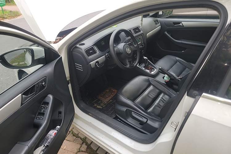 Used Volkswagen Sagitar 2012 1.6L Automatic Comfort Edition Driver Seat