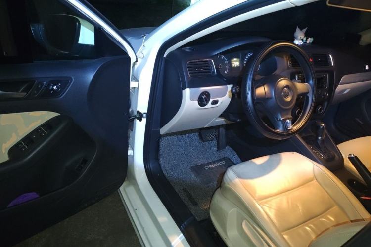 Used Volkswagen Sagitar 2012 1.6L Automatic Comfort Edition Driver Seat
