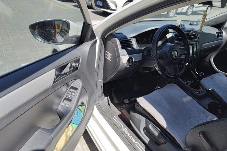 Used Volkswagen Sagitar 2012 1.6L Manual Comfort Model Driver Seat