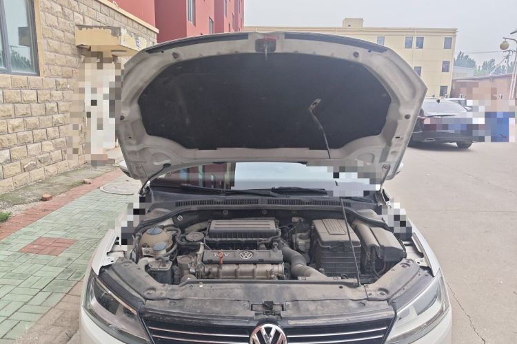 Used Volkswagen Sagitar 2012 1.6L Automatic Comfort Edition Engine Bay