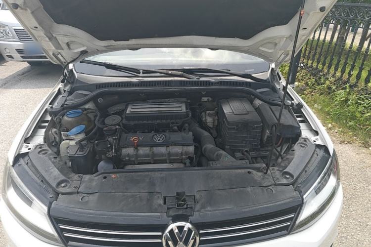Used Volkswagen Sagitar 2012 1.6L Automatic Comfort Edition Engine Bay