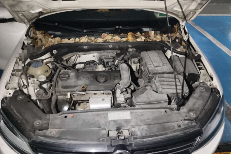Used Volkswagen Sagitar 2012 1.4TSI Automatic Luxury Edition Engine Bay