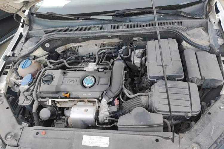 Used Volkswagen Sagitar 2012 1.4TSI Automatic Luxury Edition Engine Bay