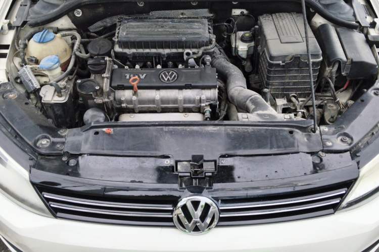 Used Volkswagen Sagitar 2012 1.6L Automatic Fashion Edition Engine Bay
