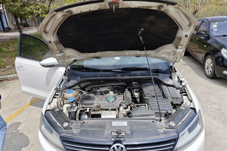Used Volkswagen Sagitar 2012 1.4TSI Automatic Luxury Edition Engine Bay