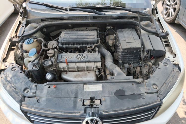 Used Volkswagen Sagitar 2012 1.6L Automatic Comfort Edition Engine Bay