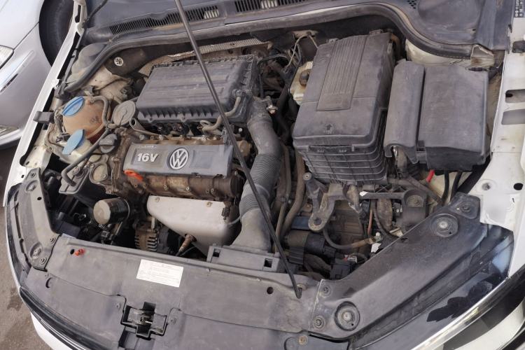 Used Volkswagen Sagitar 2012 1.6L Automatic Fashion Edition Engine Bay