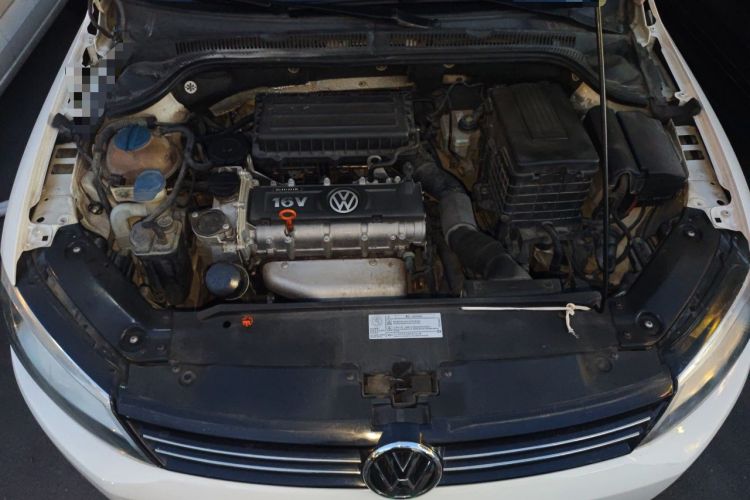 Used Volkswagen Sagitar 2012 1.6L Automatic Fashion Edition Engine Bay