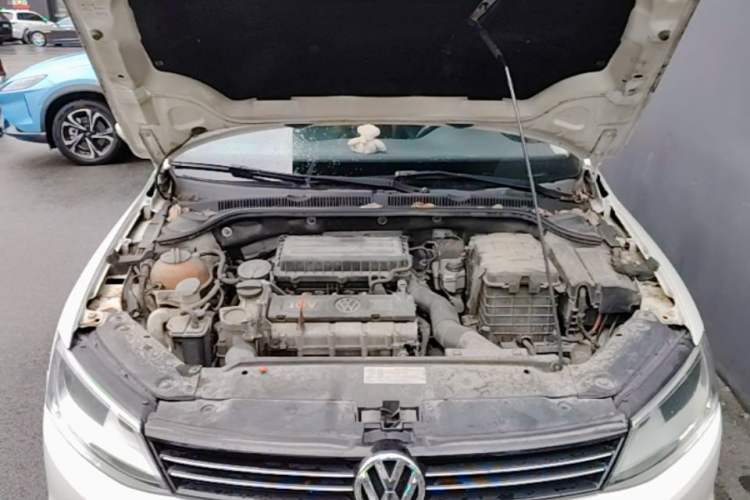 Used Volkswagen Sagitar 2012 1.6L Automatic Comfort Edition Engine Bay