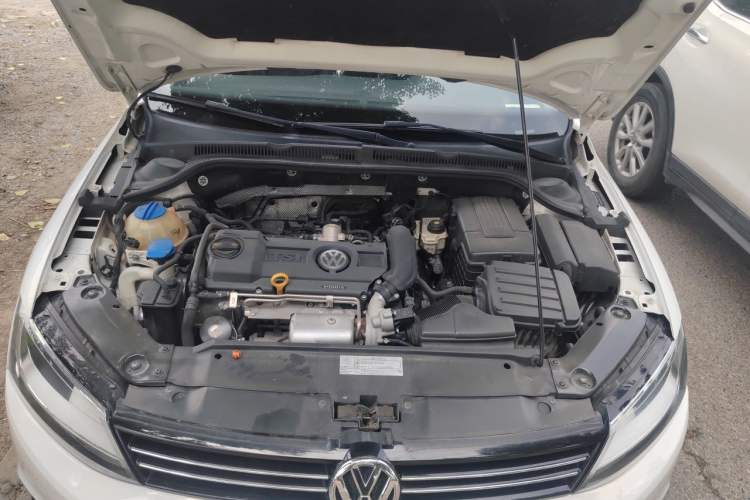 Used Volkswagen Sagitar 2012 1.4TSI Automatic Luxury Edition Engine Bay
