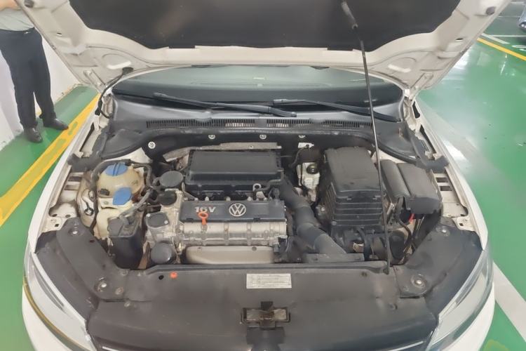 Used Volkswagen Sagitar 2012 1.6L Automatic Comfort Edition Engine Bay