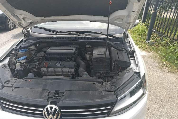 Used Volkswagen Sagitar 2012 1.6L Automatic Comfort Edition Engine Bay Left