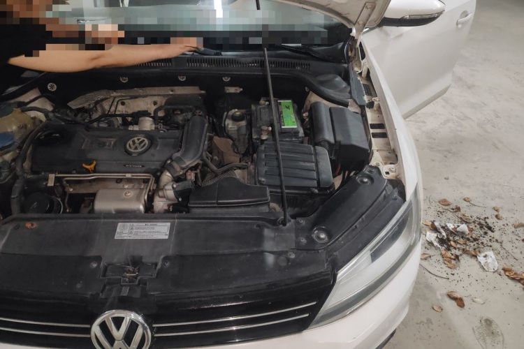 Used Volkswagen Sagitar 2012 1.4TSI Manual Luxury Model Engine Bay Left