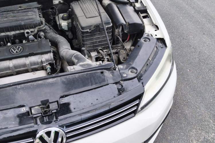 Used Volkswagen Sagitar 2012 1.6L Automatic Fashion Edition Engine Bay Left