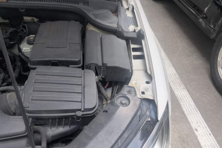 Used Volkswagen Sagitar 2012 1.4TSI Automatic Luxury Edition Engine Bay Left