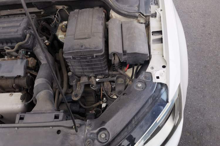 Used Volkswagen Sagitar 2012 1.6L Automatic Fashion Edition Engine Bay Left