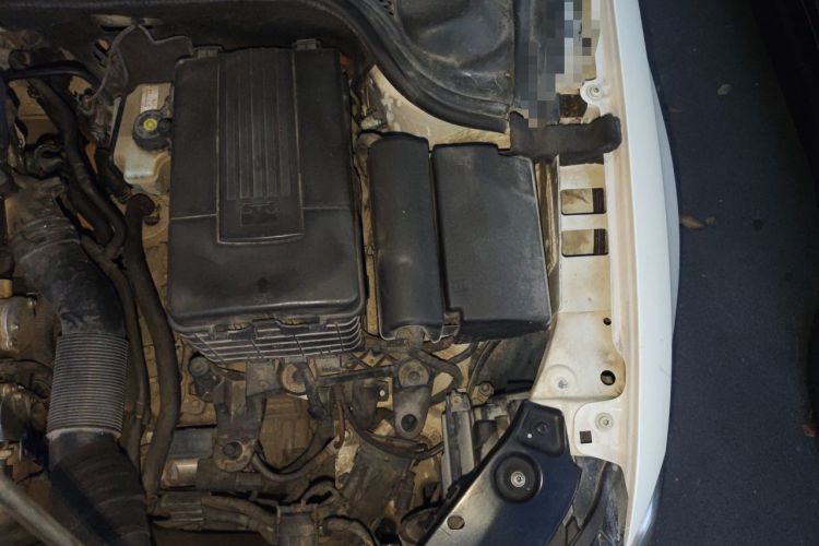 Used Volkswagen Sagitar 2012 1.6L Automatic Fashion Edition Engine Bay Left