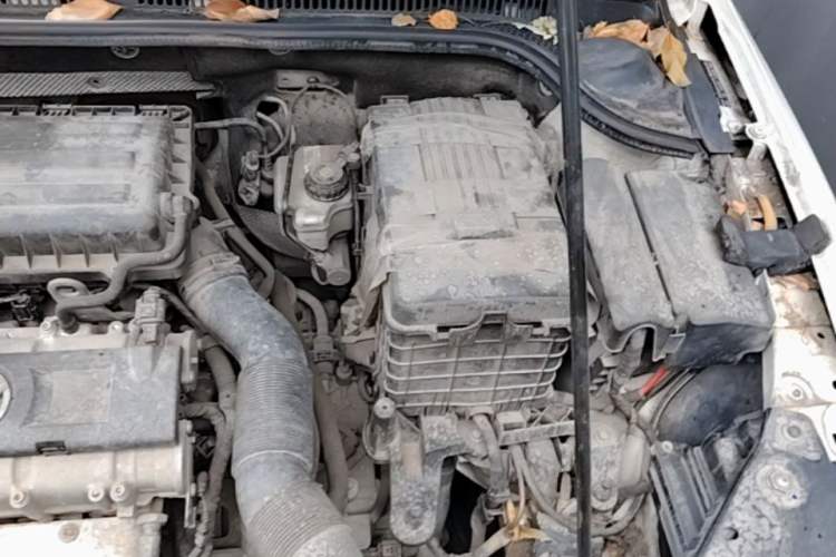 Used Volkswagen Sagitar 2012 1.6L Automatic Comfort Edition Engine Bay Left