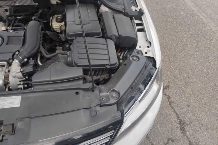 Used Volkswagen Sagitar 2012 1.4TSI Automatic Luxury Edition Engine Bay Left