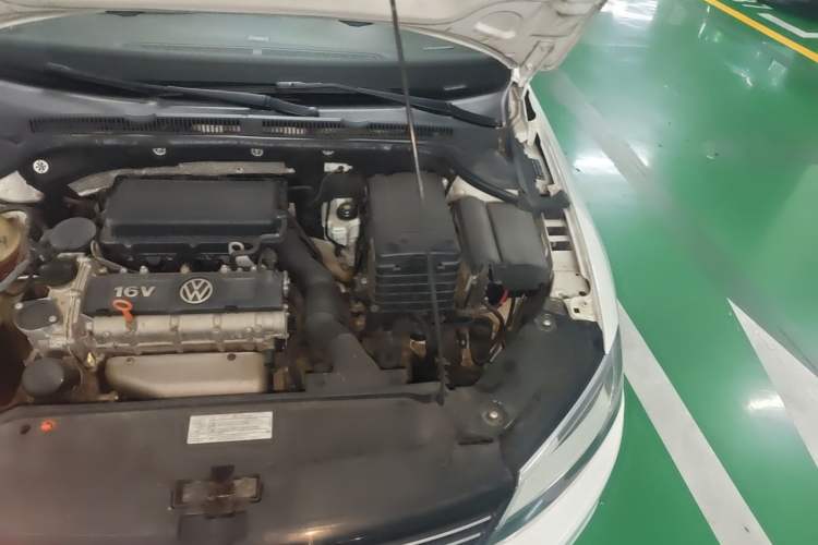 Used Volkswagen Sagitar 2012 1.6L Automatic Comfort Edition Engine Bay Left