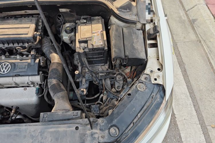 Used Volkswagen Sagitar 2012 1.6L Manual Comfort Model Engine Bay Left